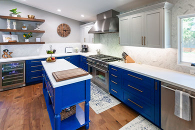 Stunning Kitchen w Blue Island