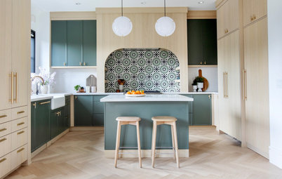 30 Bold and Beautiful Range Backsplashes