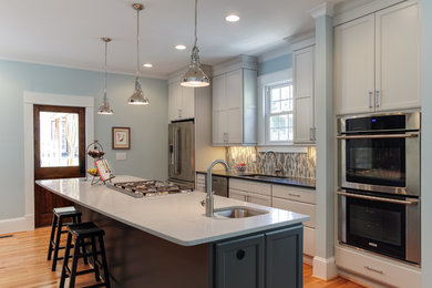 Kitchen - traditional kitchen idea in Raleigh
