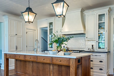 Example of a transitional kitchen design in Nashville