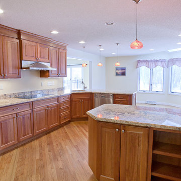 Transitional Open Floor Plan Kitchen