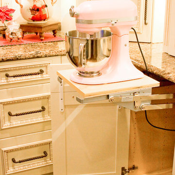 White and Bright Vintage Traditional Kitchen