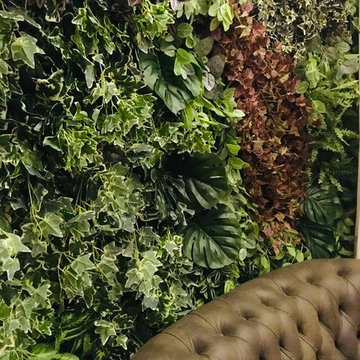 Jardín Vertical en habitación rústica