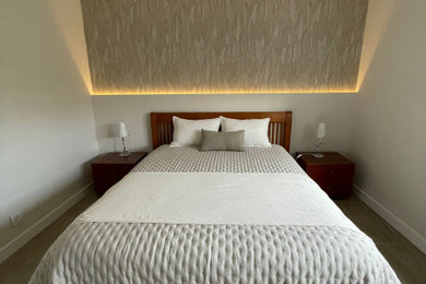 Minimalist bedroom photo in Bilbao