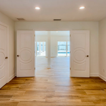 661 Harbor Island Entry