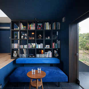 他の地域のコンテンポラリースタイルのおしゃれなLDK (青い壁、青い床) の写真