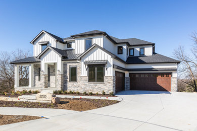 Example of a classic exterior home design in Omaha