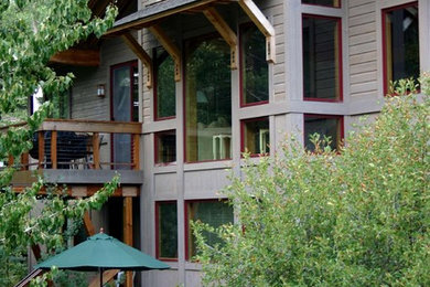 Trendy exterior home photo in Sacramento