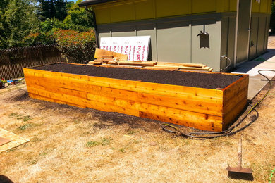 Photo of a farmhouse landscaping in Portland.