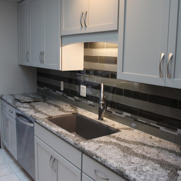 Starmark Maple Bridgeport in Pearl w/ Nickel Glaze Kitchen