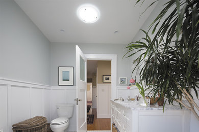 Example of a bathroom design in Houston