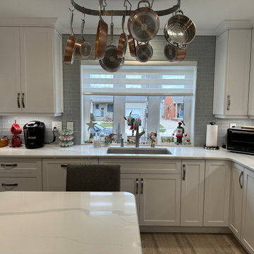 Showplace EVO Pendleton Kitchen in Simpli White- Perimeter, Hale Navy- Island