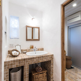 他の地域の地中海スタイルのおしゃれなランドリールームの写真