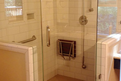 Example of a bathroom design in Sacramento