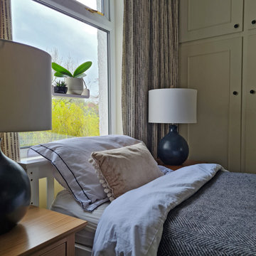 Yellow and grey teenager bedroom