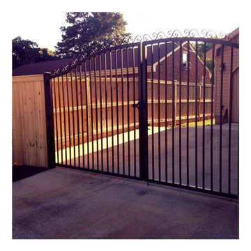 Custom estate gate in conjunction with Smithfield Custom privacy fence