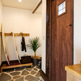 他の地域のビーチスタイルのおしゃれな玄関の写真