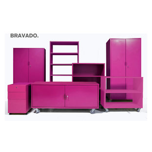 This is an example of a modern home office and library in Portland.