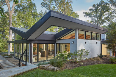Design ideas for a midcentury exterior in Other.