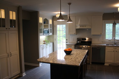 Elegant kitchen photo in New York