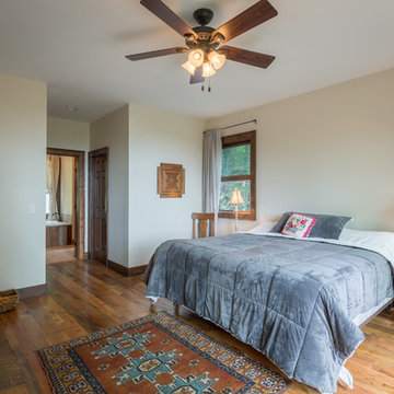 Rustic Retreat in Lost Creek