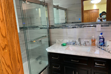 Bathroom - contemporary bathroom idea in New York