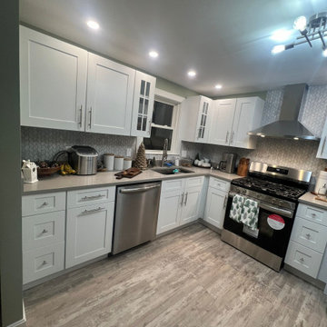 Hudson / MA - White Kitchen