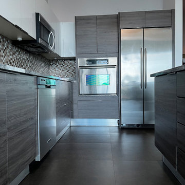 Modern Kitchen Remodel Done in a Two-Tone Color