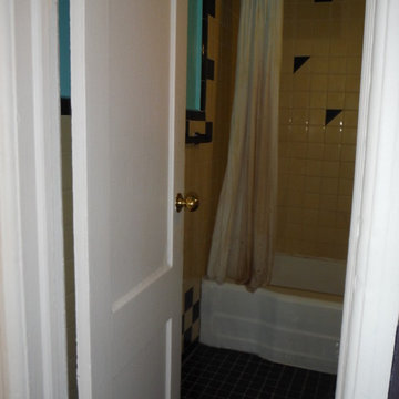 Vintage Bathroom Reomdel Before Photo