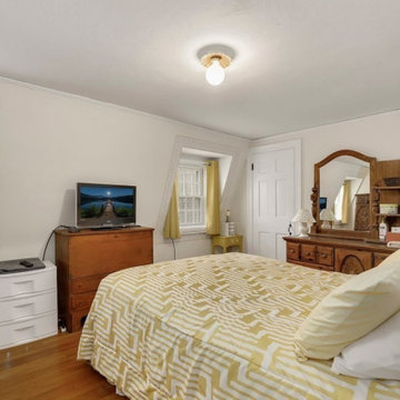 Lovely Older 1930s Colonial w/Good Bones in Marblehead