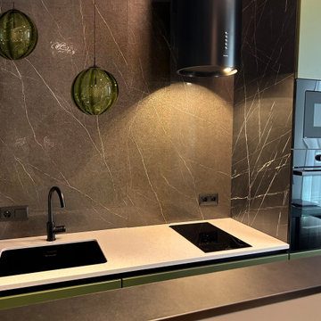 Kitchen – One-Bedroom Apartment, Moscow – Front view