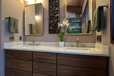Inspiration for a mid-sized mid-century modern master green tile and porcelain tile porcelain tile, white floor and double-sink corner shower remodel in New York with flat-panel cabinets, dark wood cabinets, a one-piece toilet, purple walls, an undermount sink, quartz countertops, a hinged shower door, white countertops, a niche and a floating vanity