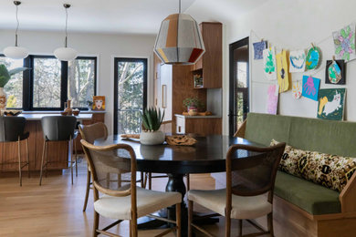 Dining room - mid-century modern dining room idea in Chicago