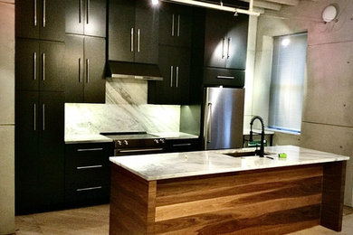 Kitchen - modern kitchen idea in Grand Rapids