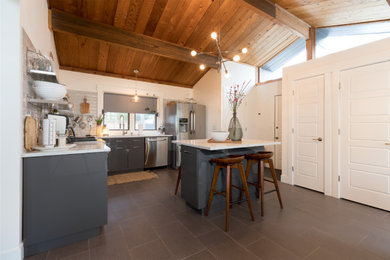 Home design - 1960s home design idea in Portland