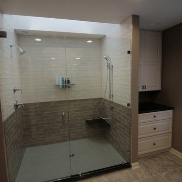 Forest Lakes Spacious Bathroom