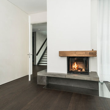 3 individuelle Heizkamine in avantgardistischer Hangvilla