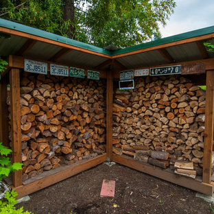Kleiner, Halbschattiger Eklektischer Vorgarten im Sommer mit Pflanzwand und Natursteinplatten in Portland