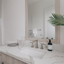 Upstairs Main Bathroom