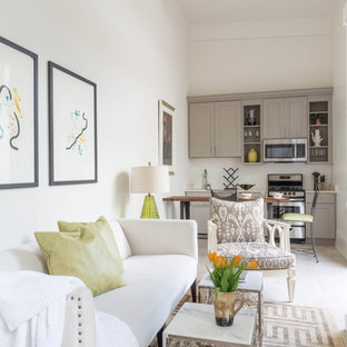 Immagine di un piccolo soggiorno chic aperto con pareti bianche e pavimento in cemento