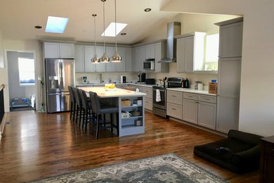 Home design - mid-sized transitional home design idea in Denver