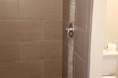 Example of an arts and crafts bathroom design in Seattle
