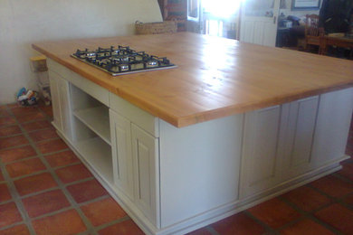 Example of a classic kitchen design in Other