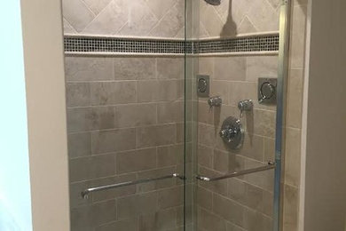 Bathroom - mid-sized traditional 3/4 beige tile and limestone tile bathroom idea in New York