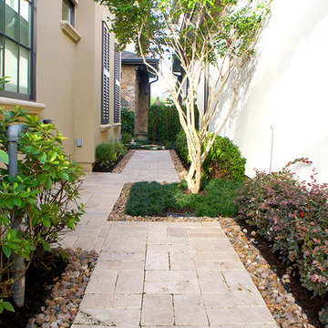Charleston Style Courtyard - East Shore, Woodlands