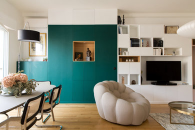 Inspiration for a contemporary living room in Paris.