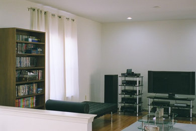 Living room - modern living room idea in San Francisco