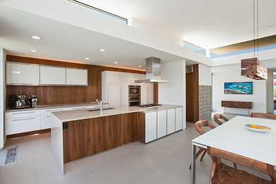 Example of a trendy kitchen design in Los Angeles