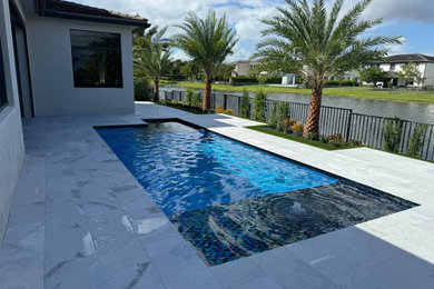 Home design - small modern home design idea in Miami