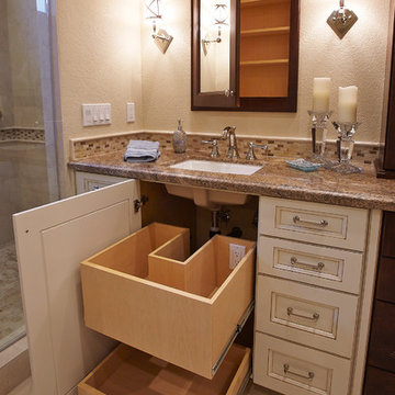 La Costa traditional Master Bathroom